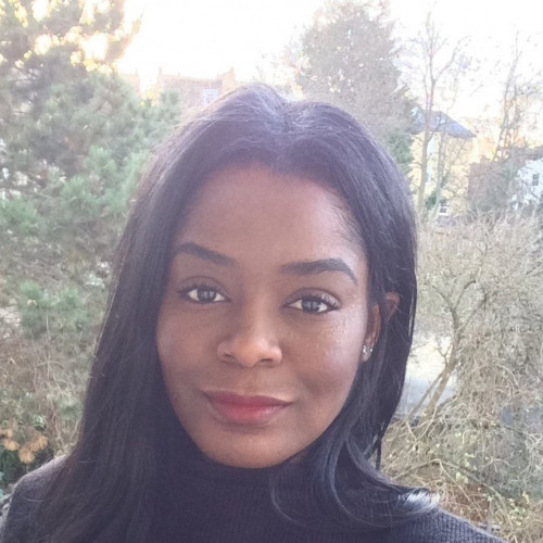 Une belle escorte en manque