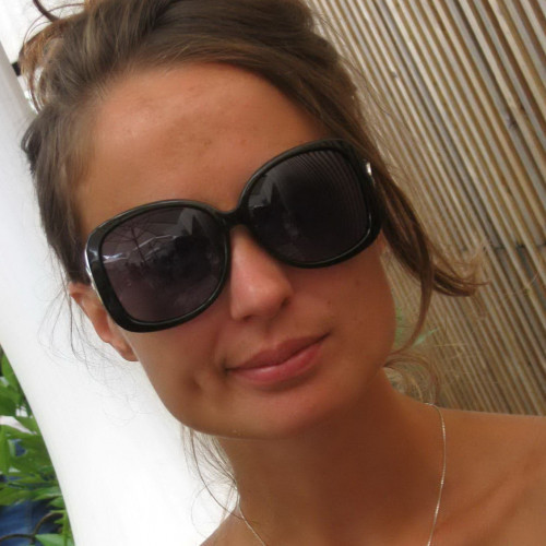Une belle meuf cherche un bonhomme